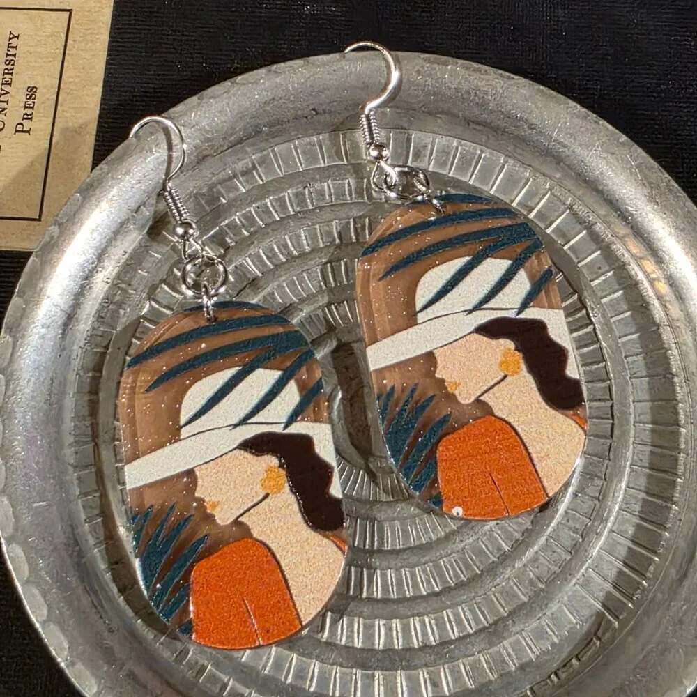 Retro 80s Style Woman with Hat Palm Trees Vintage Lucite Pendant Dangle earrings